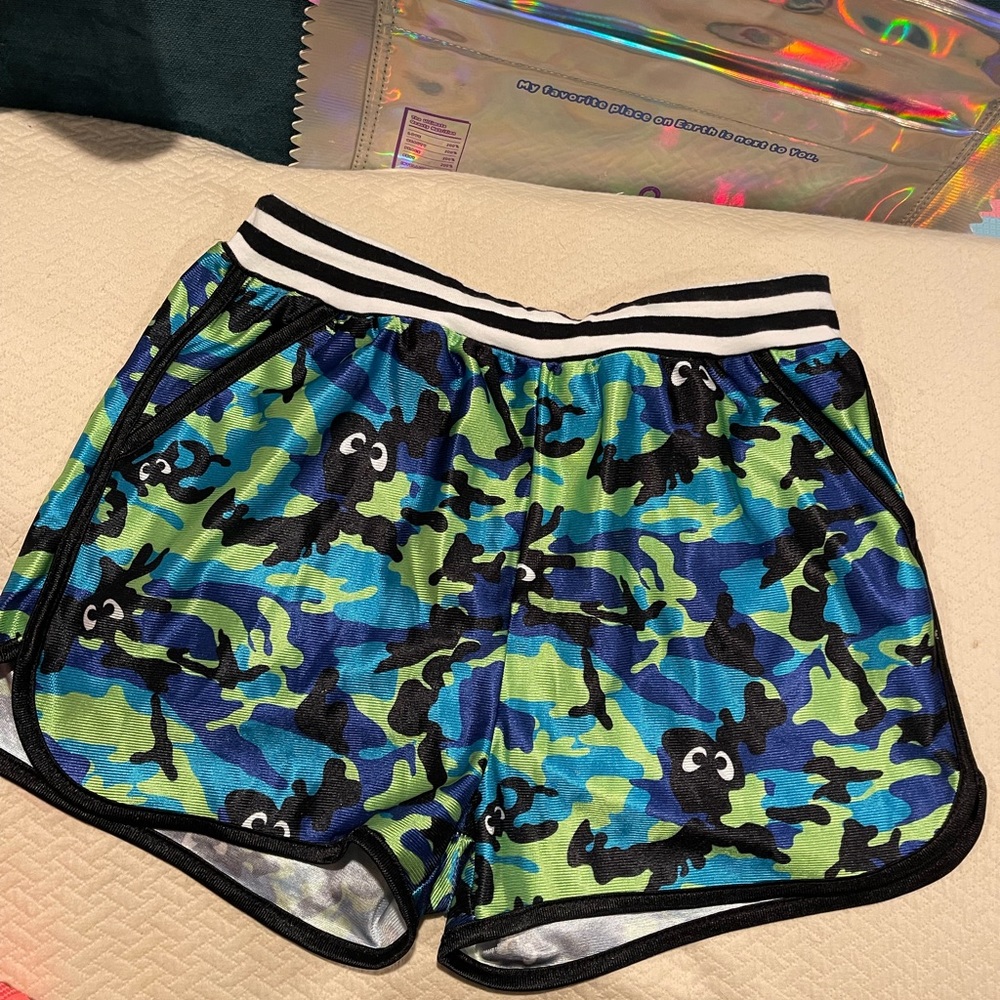 Mini Cream camouflage shorts great condition size S Small front and back pockets